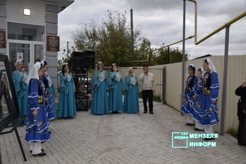 В Мензелинске открылась выставка скульптур «Национальные герои народов мира»