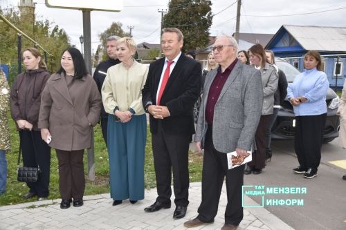 В Мензелинске открылась выставка скульптур «Национальные герои народов мира»