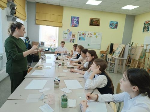 Ученики СОШ № 1 Мензелинска посетили мастер-класс в Доме художника
