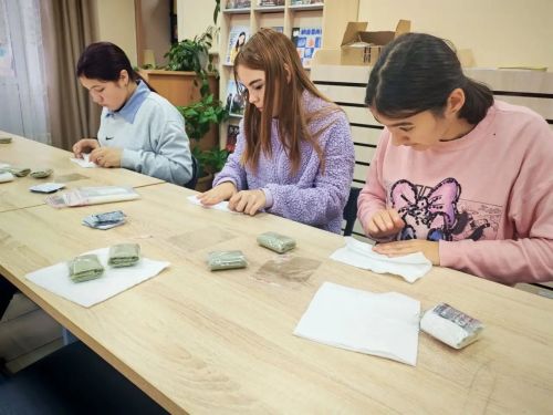 Мензелинские студенты  изготовили 249 наборов «Сухой душ»