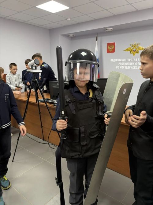 Школьники СОШ №2 познакомились с профессией полицейского