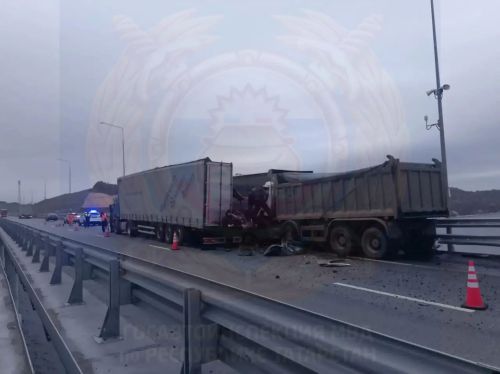 На трассе М-12 в Татарстане столкнулись автобус и два большегруза