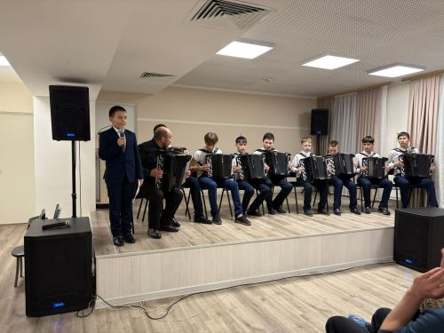 Праздничный концерт прошел в школе искусств к Дню защитника Отечества