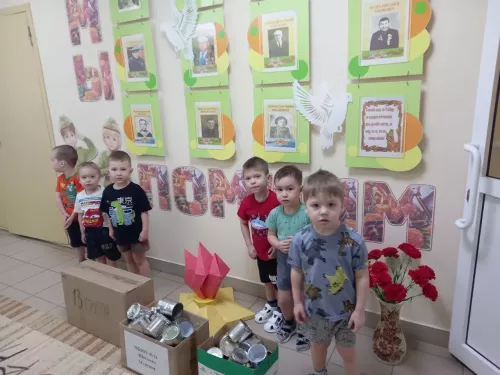 Тепло детских рук: в детском саду «Шатлык» собирают банки для окопных свечей