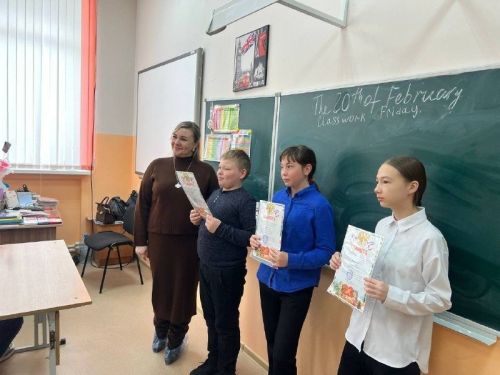 Патриотический конкурс в Мензелинске: дети рисуют открытки для солдат