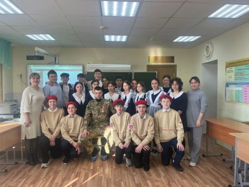Урок мужества: участник СВО встретился с мензелинскими гимназистами