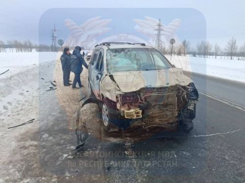 Водитель Renault госпитализирован после столкновения с Mazda в Татарстане