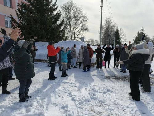 «Весёлые эстафеты» для души и тела: студенты Мензелинского медучилища поддержали пожилых людей