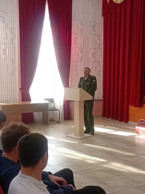 Военный комиссар Мензелинского района встретился со студентами