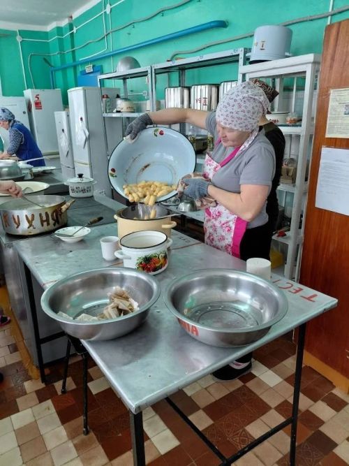 Аюская школа приготовила чак-чак для бойцов СВО
