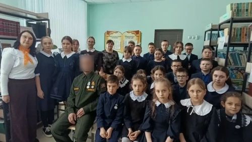 Учащиеся Николаевской школы встретились с бойцом СВО