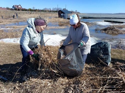 В Мензелинске прошла акция по благоустройству Набережной реки Мензеля