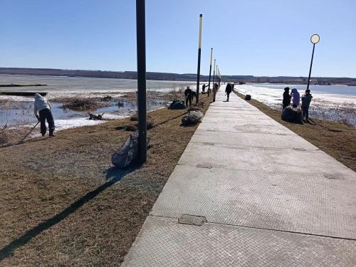 В Мензелинске прошла акция по благоустройству Набережной реки Мензеля