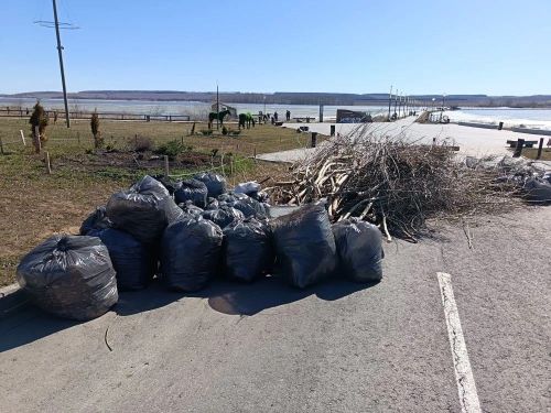 В Мензелинске прошла акция по благоустройству Набережной реки Мензеля