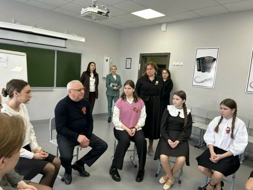 ТР Дәүләт Советы депутаты һәм Минзәлә районы башкарма комитеты җитәкчесе 1 нче урта мәктәптә булдылар