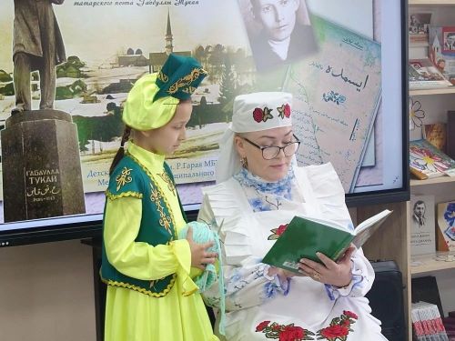 «Слово Тукая живёт в сердцах юного поколения» : в детской библиотеке имени Рашита Гарая прошел районный конкурс чтецов