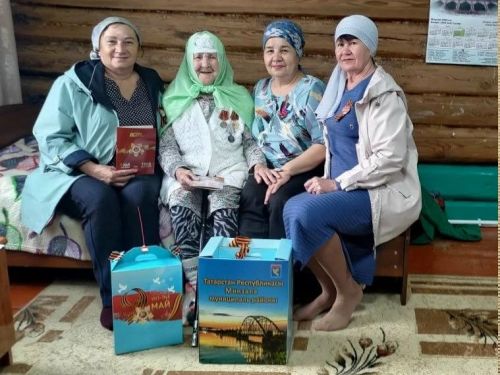 Минзәлә районы Бикбау авылы тыл ветераннарына бәйрәм бүләкләре тапшырылды