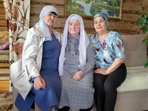 Минзәлә районы Бикбау авылы тыл ветераннарына бәйрәм бүләкләре тапшырылды