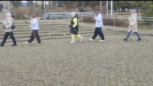 Студенты Мензелинского медицинского училища провели занятие для людей серебряного возраста