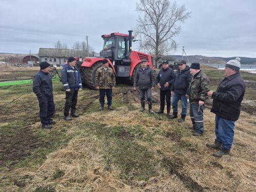 Первая встреча в 2026 году главы района в сельских поселениях и хозяйствах