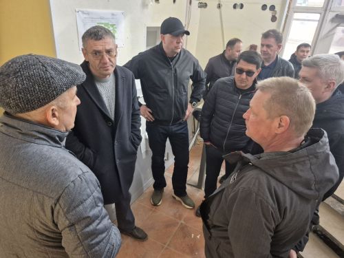 Минзәлә районы башлыгы Айдар Салахов төзелеш барган объектларны карады