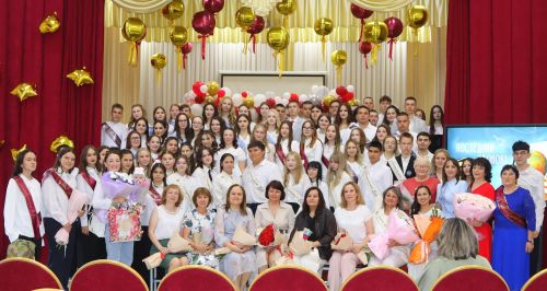 В добрый путь: в Мензелинском педагогическом колледже проводили выпускников
