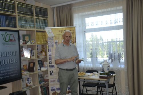 Писатель Ринат Мухамадиев встретился в Мензелинске со своими читателями