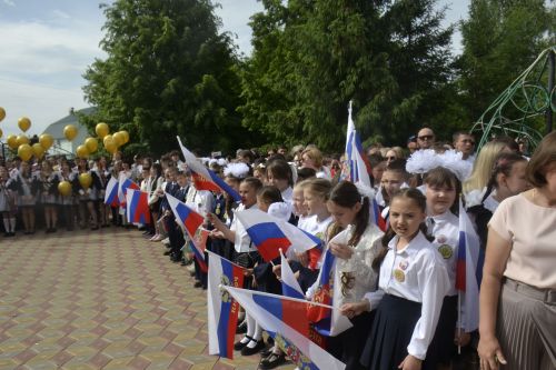 В СОШ № 3 Мензелинска состоялся «Последний звонок»