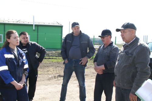 Минзәлә районы башлыгы Айдар Салахов хуҗалыклар буйлап эш сәфәренә чыкты
