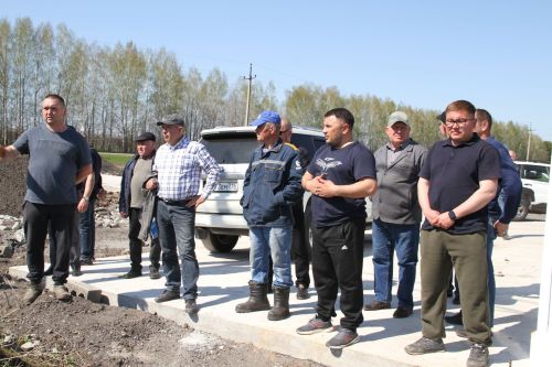Минзәлә районы башлыгы Айдар Салахов хуҗалыклар буйлап эш сәфәренә чыкты