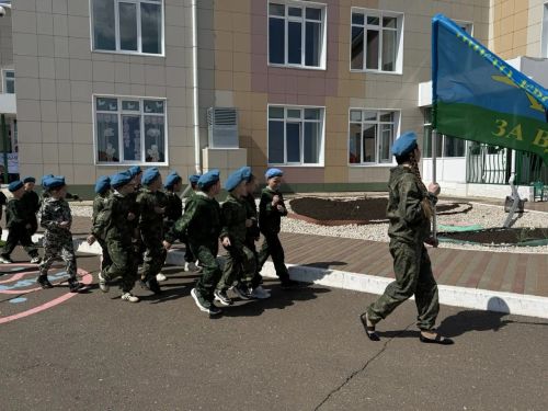 Военный парад дошколят прошёл в детском саду «Шатлык»