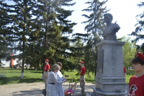 Минзәләдә Җиңүнең 81 еллыгына багышланган яшьләр митингы узды