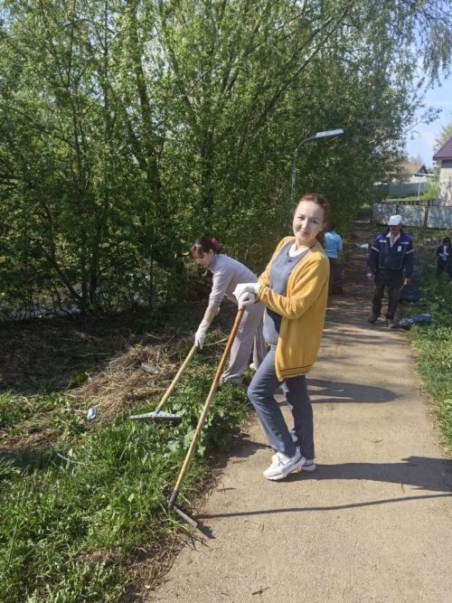 В Мензелинске привели в порядок территорию озера за районной больницей