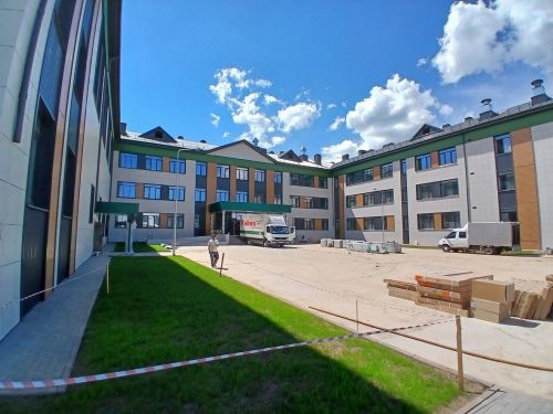 Строители завершают внутреннюю отделку новой школы в микрорайоне Садак