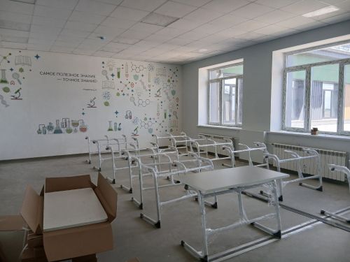 Строители завершают внутреннюю отделку новой школы в микрорайоне Садак