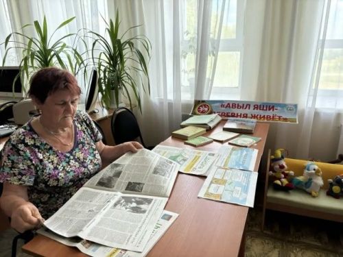 На выставке в Аюской библиотеке сделали обзор районной газеты