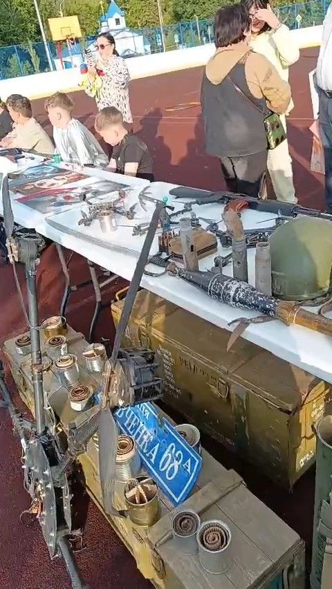 В рамках «Курше» в поселке Нефтяников представили подлинные артефакты из зоны СВО
