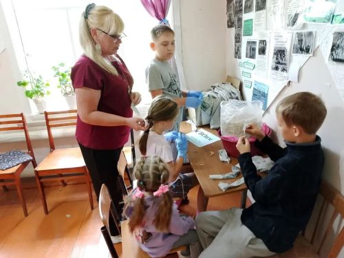 В Дружбинской  библиотеке проходит акция в поддержку участников СВО