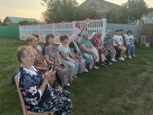 В селе Усаево возродили добрую традицию вечерних посиделок у ворот