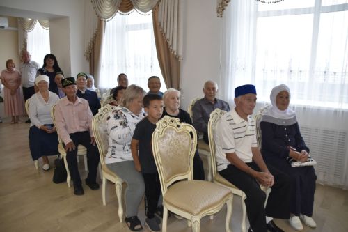 В День семьи, любви и верности в Мензелинске чествовали семьи-юбиляры