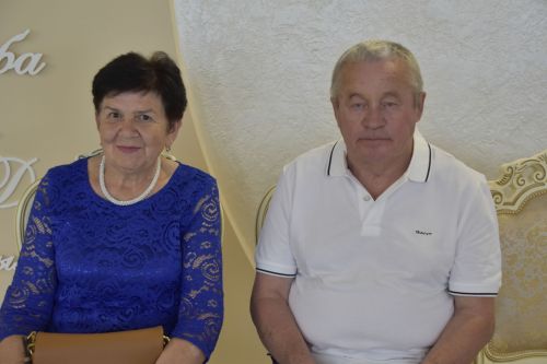 В День семьи, любви и верности в Мензелинске чествовали семьи-юбиляры