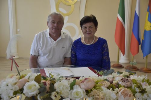 В День семьи, любви и верности в Мензелинске чествовали семьи-юбиляры