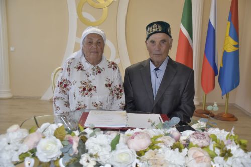 В День семьи, любви и верности в Мензелинске чествовали семьи-юбиляры