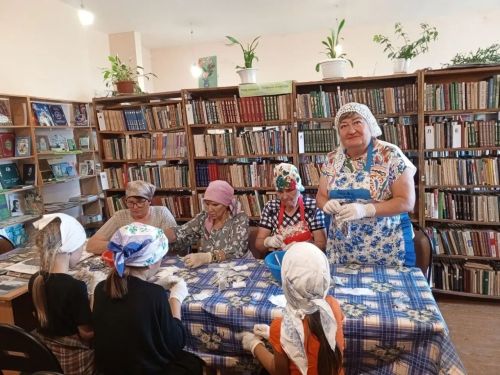 Жители села Старый Иркеняш собрали душистые травы для бойцов