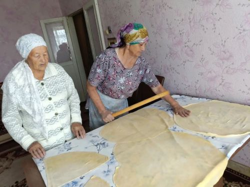 Жители Мензелинского района готовят домашнюю лапшу для бойцов СВО