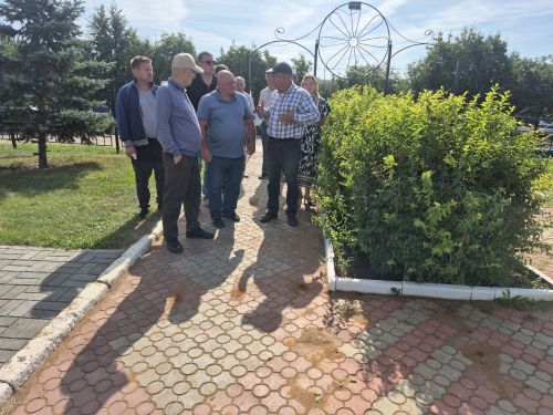 Минзәлә районы башлыгы Айдар Салахов төзелеш объектларында эшнең барышы белән танышты