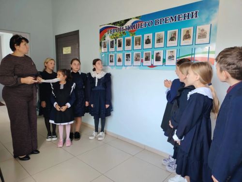 В Николаевской школе почтили память героев и подготовили подарок для бойцов