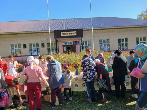 В Кадряковской школе Мензелинского района прошла большая благотворительная ярмарка