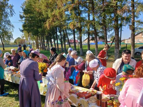 В Кадряковской школе Мензелинского района прошла большая благотворительная ярмарка