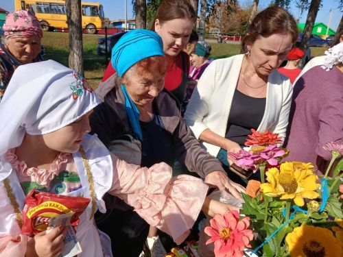 В Кадряковской школе Мензелинского района прошла большая благотворительная ярмарка